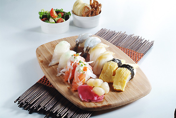 포토 JPG 스튜디오촬영 그릇 음식 일본문화 새우 실내 요리 사람없음 과자 계란 초밥 샐러드 받침대 연어 락교 감자칩 일본음식 브레첼 국내포토 동양문화 식기 외국문화 디저트 갑각류 어류 내부 알 칩_음식 염교 파일형식