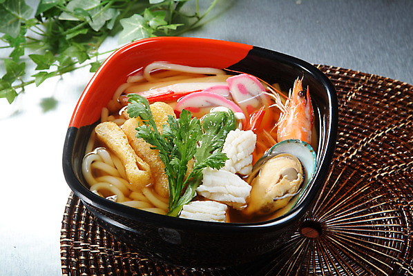 포토 JPG 스튜디오촬영 그릇 음식 잎 일본문화 새우 실내 요리 사람없음 면류 면 어묵 받침대 오징어 우동 홍합 쑥갓 맛살 유부 해물우동 일본음식 국내포토 식물 동양문화 식기 외국문화 채소 어패류 연체동물 갑각류 내부 수중동물 파일형식