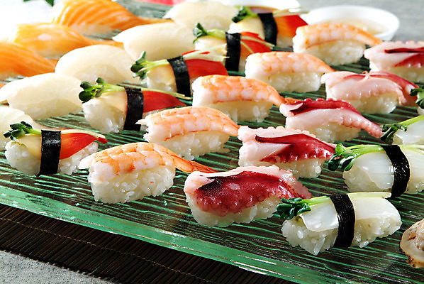 포토 JPG 스튜디오촬영 그릇 음식 다수 일본문화 조개 새우 실내 요리 사람없음 초밥 다양 문어 연어 모듬 일본음식 국내포토 동양문화 식기 외국문화 어패류 연체동물 갑각류 어류 내부 수중동물 파일형식