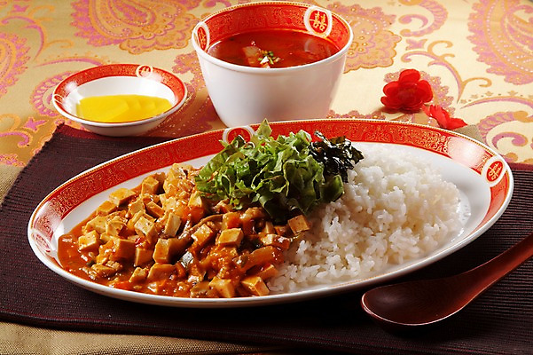 포토 JPG 스튜디오촬영 그릇 접시 음식 밥 중국문화 실내 요리 사람없음 중식 숟가락 상추 받침대 덮밥 국 단무지 두부 마파두부 국내포토 동양문화 식기 외국문화 채소 수저 내부 파일형식