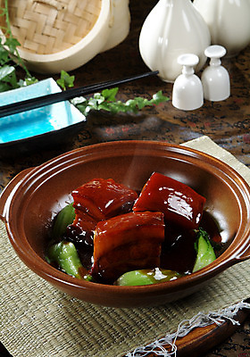 포토 JPG 스튜디오촬영 그릇 접시 음식 잎 젓가락 중국문화 실내 돼지고기 요리 사람없음 중식 받침대 삼겹찜 국내포토 식물 동양문화 식기 외국문화 수저 육류 내부 파일형식