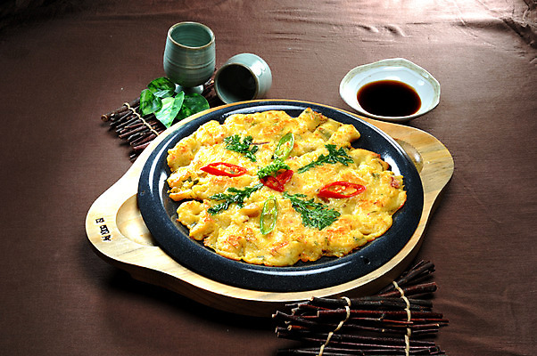 포토 JPG 스튜디오촬영 한국문화 그릇 한식 음식 잎 실내 요리 사람없음 장식 컵 전 받침대 간장 녹두전 국내포토 식물 동양문화 식기 한국 내부 양념 파일형식