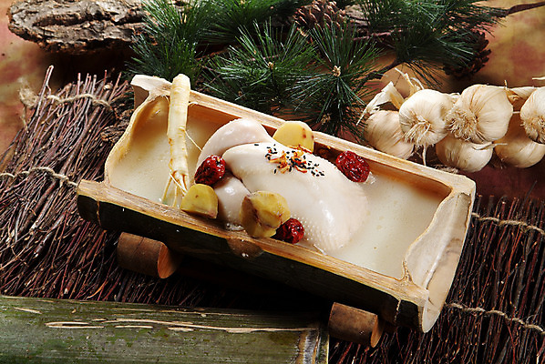 포토 JPG 스튜디오촬영 그릇 한식 음식 여름음식 실내 마늘 요리 사람없음 장식 닭고기 복날 인삼 밤 대나무 탕 대추 보양식 솔잎 삼계탕 중복 대나무통 말복 몸보신 초복 제철음식 삼복 국내포토 나무 식기 기념일 잎 채소 육류 내부 견과류 삼 보신 제철 파일형식 여름_계절