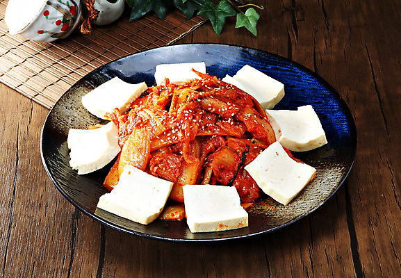 포토 JPG 스튜디오촬영 한국문화 그릇 접시 한식 음식 잎 김치 실내 요리 사람없음 장식 안주 두부 김치볶음 두부김치 두부김치볶음 국내포토 식물 동양문화 식기 한국 내부 볶음 파일형식