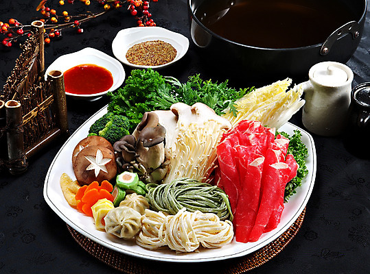 포토 JPG 스튜디오촬영 한국문화 그릇 한식 음식 채소 실내 요리 사람없음 장식 면류 면 냄비 어묵 배추 국수 만두 팽이버섯 표고버섯 느타리버섯 송이버섯 샤브샤브 등심 국내포토 동양문화 식기 한국 육류 내부 버섯 솥 파일형식