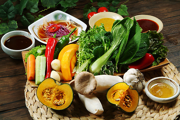 포토 JPG 스튜디오촬영 그릇 접시 음식 잎 채소 식재료 방울토마토 고추 피망 오이 실내 마늘 사람없음 농작물 버섯 당근 상추 받침대 쌈 홍고추 깻잎 청경채 풋고추 송이버섯 단호박 쌈채소 국내포토 식물 식기 농업 토마토 호박 뿌리채소 내부 파일형식