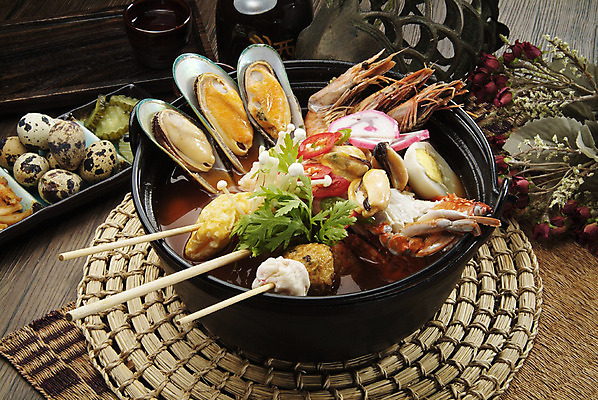 포토 JPG 스튜디오촬영 그릇 한식 음식 새우 실내 요리 사람없음 장식 계란 게 냄비 어묵 어묵꼬치 받침대 해산물 피클 홍합 쑥갓 메추리알 꼬치어묵탕 어묵탕 국내포토 식기 채소 어패류 갑각류 내부 알 꼬치 솥 탕 절임 파일형식