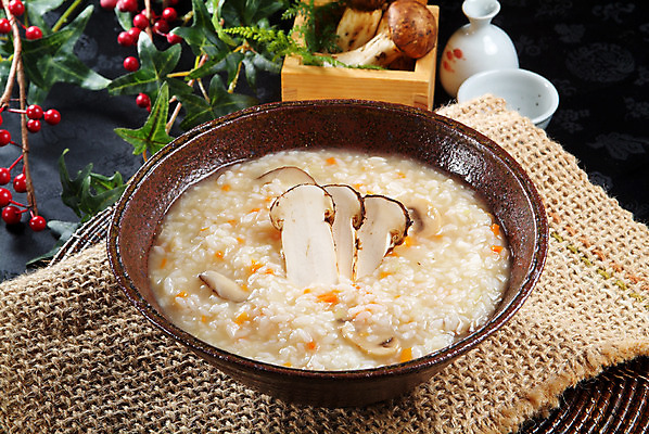 포토 JPG 스튜디오촬영 한국문화 그릇 한식 음식 잎 술잔 실내 요리 사람없음 장식 버섯 받침대 죽 송이버섯 송이죽 슬로우푸드 국내포토 식물 동양문화 식기 잔 한국 내부 파일형식