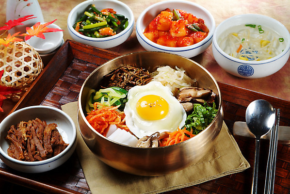 포토 JPG 스튜디오촬영 한국문화 그릇 한식 음식 단풍 술잔 젓가락 밥 김치 잔 쟁반 수저 실내 요리 사람없음 장식 숟가락 상추 계란프라이 깍두기 받침대 나물 비빔밥 놋그릇 버섯볶음 고사리 마늘쫑새우볶음 무채 전주비빔밥 채김치 청포묵 콩나물국 호박볶음 국내포토 동양문화 식기 잎 채소 한국 내부 계란요리 볶음 국물 파일형식