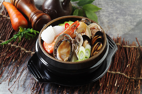 포토 JPG 스튜디오촬영 그릇 한식 조개 새우 실내 요리 사람없음 장식 버섯 된장찌개 해산물 뚝배기 오징어 홍합 전복 해물된장찌개 국내포토 식기 음식 어패류 연체동물 갑각류 내부 수중동물 찌개 파일형식