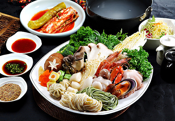 포토 JPG 스튜디오촬영 한국문화 그릇 접시 한식 음식 김치 새우 실내 요리 사람없음 버섯 샐러드 꽃게 게 면류 면 양념 냄비 어묵 해산물 배추 국수 만두 홍합 팽이버섯 표고버섯 느타리버섯 낙지 샤브샤브 주꾸미 해물샤브샤브 제철음식 국내포토 동양문화 식기 채소 어패류 연체동물 한국 갑각류 내부 수중동물 솥 제철 파일형식