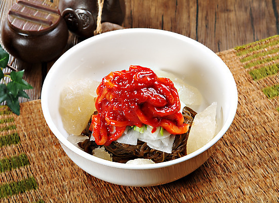 포토 JPG 스튜디오촬영 한국문화 그릇 한식 음식 여름음식 실내 요리 사람없음 장식 면류 면 받침대 냉면 회냉면 제철음식 국내포토 동양문화 식기 한국 내부 제철 파일형식 여름_계절