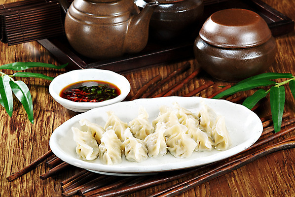 포토 JPG 스튜디오촬영 한국문화 그릇 접시 한식 음식 잎 실내 요리 사람없음 장식 항아리 양념 분식 만두 간장 물만두 국내포토 식물 동양문화 식기 한국 내부 도자기 파일형식