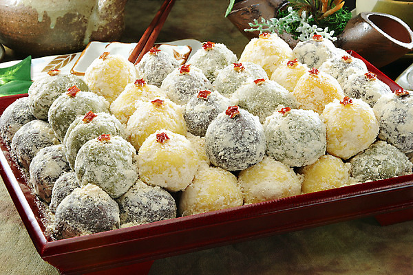 포토 JPG 스튜디오촬영 한국문화 그릇 접시 한식 음식 젓가락 디저트 떡 쟁반 실내 요리 사람없음 장식 전통음식 두텁떡 국내포토 동양문화 전통 식기 한국 수저 내부 파일형식