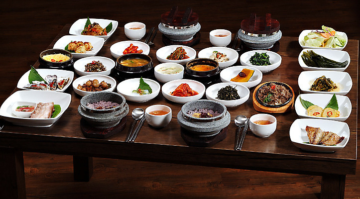 포토 JPG 스튜디오촬영 그릇 접시 한식 다수 젓가락 반찬 수저 실내 요리 사람없음 숟가락 샐러드 다양 상차림 전 찌개 된장찌개 나물 생선구이 보쌈 정식 한정식 불고기 계란찜 돌솥밥 수육 국내포토 식기 음식 채소 밥 내부 계란요리 구이 찜 생선요리 파일형식