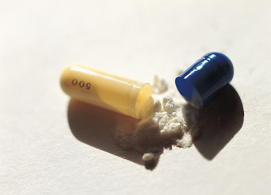 포토 JPG 의학 실내 병원 그림자 근접촬영 사람없음 치료 한개 알약 약 의료용품 가루 오브젝트 먹는약 가루약 국내포토 1 뷰포인트 의료기기 내부 파일형식