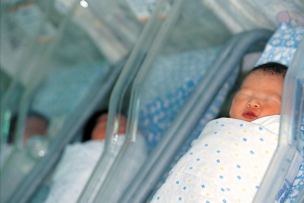 포토 JPG 의학 병원 사람 아웃포커스 치료 세명 아기 신생아 출산 산부인과 국내포토 촬영기법 파일형식