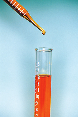 포토 JPG 컬러 과학 의료기기 유리 생명 실내 실험기구 실험 근접촬영 사람없음 라이프 치료 숫자 주황색 두개 기구 도구 관찰 의료용품 액체 생명공학 스포이트 측정 오브젝트 시험관 눈금 치수 국내포토 문자 뷰포인트 2 의학 모션 재질 내부 생활 피펫 파일형식