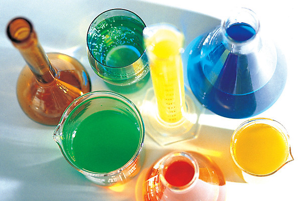 포토 JPG 과학 의료기기 유리 생명 실내 실험기구 실험 그림자 근접촬영 사람없음 라이프 치료 하이앵글 컬러풀 숫자 여러개 기구 도구 관찰 의료용품 액체 생명공학 플라스크 측정 오브젝트 시험관 눈금 비커 삼각플라스크 치수 국내포토 문자 뷰포인트 컬러 다수 의학 모션 재질 내부 생활 파일형식