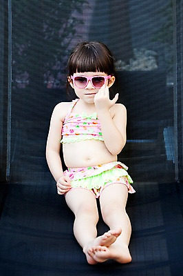 포토 JPG 전신 서양인 외국인 해외기획촬영 라이프스타일 여자 2011년태국 수영복 딸 어린이 포즈 의자 야외수영장 수영장 한명 사람 앉기 소녀 라이프 선글라스 자녀 선베드 여자만 여자한명만 어린이만 소녀한명만 국내포토 1 옷 안경 가구 가족 모션 인종 생활 소녀만 파일형식