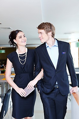 포토 JPG 서양인 외국인 해외기획촬영 라이프스타일 부부 커플 여자 2011년태국 남자 행복 포즈 프로포즈 의자 탁자 실내 사랑 서기 들기 사람 이벤트 상반신 성인 두명 라이프 30대 걷기 팔짱 귀여움 식당 레스토랑 클러치 장년만 성인만 국내포토 감정 가구 컨셉 가방 관계 모션 인종 내부 생활 장년 상점 파일형식