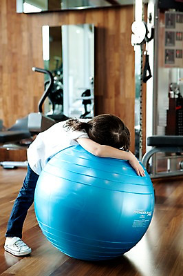 포토 JPG 전신 서양인 외국인 해외기획촬영 라이프스타일 여자 2011년태국 딸 어린이 포즈 공 실내 건강 한명 사람 소녀 라이프 운동 건강관리 운동기구 헬스장 자녀 짐볼 목표 열정 운동기계 여자만 여자한명만 어린이만 소녀한명만 국내포토 1 감정 컨셉 가족 관리 인종 내부 생활 헬스 소녀만 파일형식