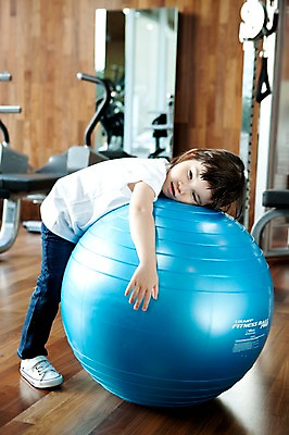 포토 JPG 전신 서양인 외국인 해외기획촬영 라이프스타일 여자 2011년태국 딸 어린이 포즈 공 실내 건강 한명 사람 소녀 라이프 운동 건강관리 운동기구 헬스장 자녀 짐볼 목표 열정 운동기계 여자만 여자한명만 어린이만 소녀한명만 국내포토 1 감정 컨셉 가족 관리 인종 내부 생활 헬스 소녀만 파일형식