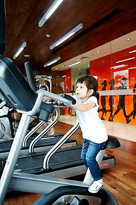 포토 JPG 전신 서양인 외국인 해외기획촬영 라이프스타일 여자 2011년태국 딸 어린이 포즈 실내 건강 한명 사람 소녀 라이프 운동 건강관리 헬스사이클 운동기구 헬스장 자녀 목표 열정 운동기계 여자만 여자한명만 어린이만 소녀한명만 국내포토 1 감정 컨셉 가족 관리 인종 내부 생활 헬스 소녀만 파일형식