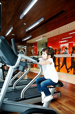 포토 JPG 전신 서양인 외국인 해외기획촬영 라이프스타일 여자 2011년태국 딸 어린이 포즈 실내 건강 한명 사람 소녀 라이프 운동 건강관리 헬스사이클 운동기구 헬스장 자녀 목표 열정 운동기계 여자만 여자한명만 어린이만 소녀한명만 국내포토 1 감정 컨셉 가족 관리 인종 내부 생활 헬스 소녀만 파일형식