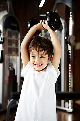 포토 JPG 서양인 외국인 해외기획촬영 라이프스타일 2011년태국 남자 아들 어린이 포즈 실내 건강 한명 서기 사람 소년 상반신 라이프 운동 건강관리 운동기구 아령 헬스장 자녀 목표 열정 운동기계 남자만 남자한명만 어린이만 소년한명만 국내포토 1 감정 컨셉 가족 모션 관리 인종 내부 생활 헬스 소년만 파일형식