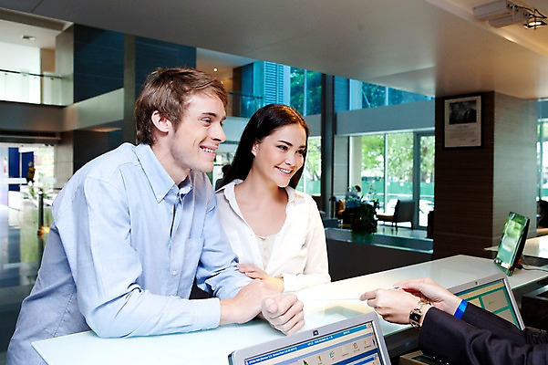 포토 JPG 서양인 외국인 해외기획촬영 라이프스타일 부부 커플 여자 2011년태국 남자 행복 포즈 모션 실내 사랑 서기 미소 웃음 사람 상반신 성인 두명 라이프 30대 귀여움 계산 계산대 결제 장년만 성인만 국내포토 감정 컨셉 관계 표정 인종 내부 생활 장년 파일형식