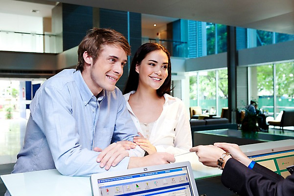 포토 JPG 서양인 외국인 해외기획촬영 라이프스타일 부부 커플 여자 2011년태국 남자 행복 포즈 모션 실내 사랑 서기 미소 웃음 사람 상반신 성인 두명 라이프 30대 귀여움 계산 계산대 결제 장년만 성인만 국내포토 감정 컨셉 관계 표정 인종 내부 생활 장년 파일형식