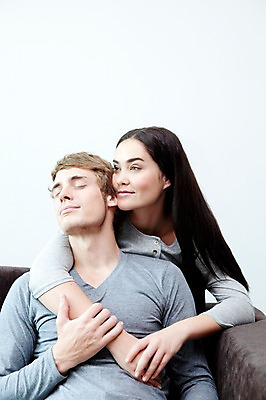 포토 JPG 서양인 외국인 해외기획촬영 라이프스타일 부부 커플 여자 2011년태국 남자 행복 포즈 거실 의자 안기 모션 휴식 실내 사랑 사람 앉기 상반신 성인 두명 라이프 30대 소파 귀여움 장년만 성인만 국내포토 감정 가구 컨셉 관계 인종 내부 생활 장년 파일형식