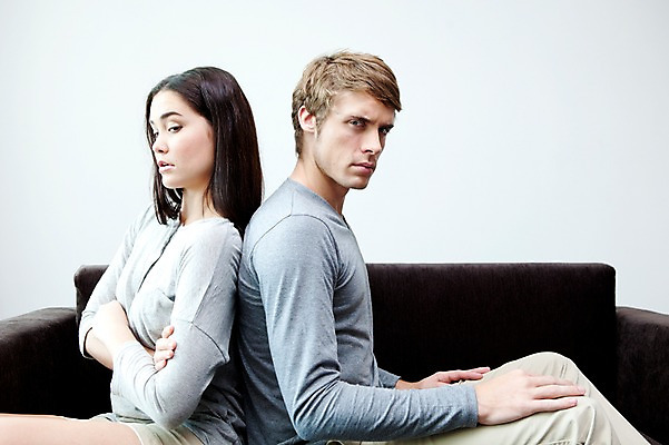 포토 JPG 서양인 외국인 해외기획촬영 라이프스타일 부부 커플 여자 2011년태국 남자 포즈 거실 의자 모션 휴식 실내 사람 앉기 손짓 상반신 성인 두명 라이프 30대 소파 팔짱 등맞대기 등돌리기 분노 싸움 부부싸움 장년만 성인만 국내포토 감정 가구 컨셉 관계 인종 내부 생활 장년 파일형식