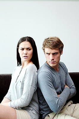 포토 JPG 서양인 외국인 해외기획촬영 라이프스타일 부부 커플 여자 2011년태국 남자 포즈 거실 의자 모션 휴식 실내 사람 앉기 손짓 상반신 성인 두명 라이프 30대 소파 팔짱 등맞대기 등돌리기 분노 싸움 부부싸움 장년만 성인만 국내포토 감정 가구 컨셉 관계 인종 내부 생활 장년 파일형식