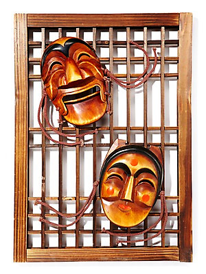 포토 JPG 스튜디오촬영 한국문화 한국전통 전통 창문 전통소품 한국 사람없음 문 오브젝트 창틀 부네탈 양반탈 국내포토 동양문화 아시아 실내 탈 전통탈 파일형식