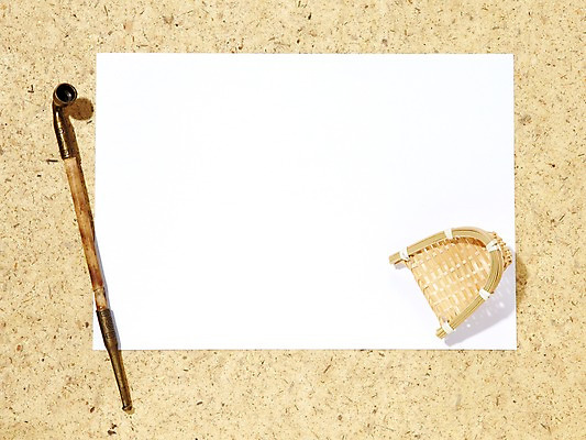 포토 JPG 스튜디오촬영 한국문화 한국전통 전통 종이 열쇠 전통소품 한국 사람없음 메모지 한지 오브젝트 키_도구 담뱃대 국내포토 동양문화 아시아 담배 실내 사무용품 도구 파일형식