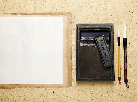 포토 JPG 스튜디오촬영 한국문화 한국전통 전통 서예 전통소품 한국 실내 사람없음 붓 먹 한지 오브젝트 벼루 서예용품 화선지 국내포토 동양문화 아시아 종이 문구용품 내부 파일형식