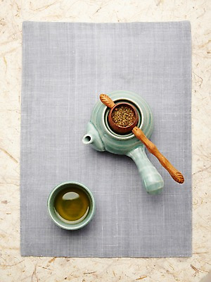 포토 JPG 스튜디오촬영 한국문화 한국전통 전통 잎 전통소품 한국 실내 사람없음 차 다기 천 한지 오브젝트 국내포토 식물 동양문화 아시아 종이 음료 내부 직물 다도 파일형식