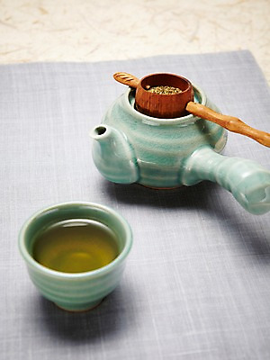 포토 JPG 스튜디오촬영 한국문화 한국전통 전통 잎 전통소품 한국 실내 사람없음 차 다기 천 한지 오브젝트 국내포토 식물 동양문화 아시아 종이 음료 내부 직물 다도 파일형식