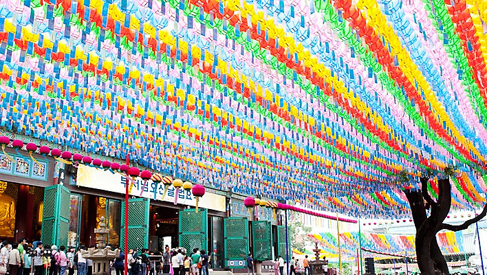 포토 JPG 종교 불교 사람 풍경 이벤트 여러명 야외 부처님오신날 기도 사찰 의식 군중 연등 불공 조계사 국내포토 기념일 다수 종교건축 등불 불교용품 종로 파일형식