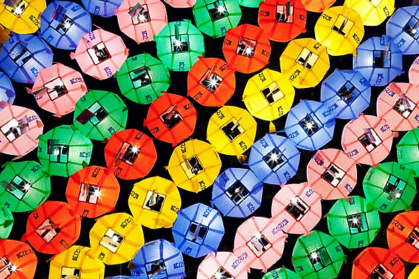 포토 JPG 종교 불교 불 조명 사람없음 야외 부처님오신날 연등 국내포토 자연요소 기념일 등불 불교용품 파일형식