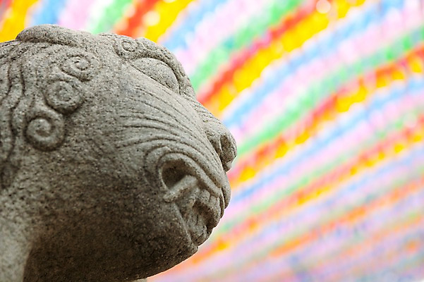 포토 JPG 종교 조각 불교 사람없음 야외 조각상 부처님오신날 연등 조각_조소 국내포토 기념일 조형물 등불 불교용품 조소 파일형식