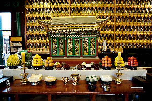 포토 JPG 종교 음식 불교 실내 사람없음 부처님오신날 사찰 상차림 제사상 조계사 국내포토 기념일 종교건축 내부 제사 종로 파일형식