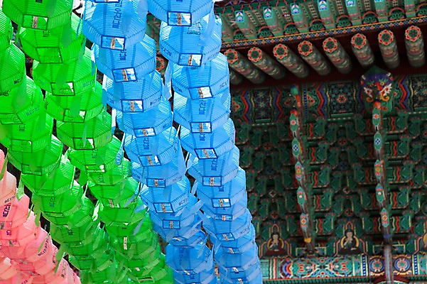 포토 JPG 건축물 종교 불교 이벤트 사람없음 야외 축제 부처님오신날 사찰 연등 처마 국내포토 기념일 건축 종교건축 등불 불교용품 파일형식