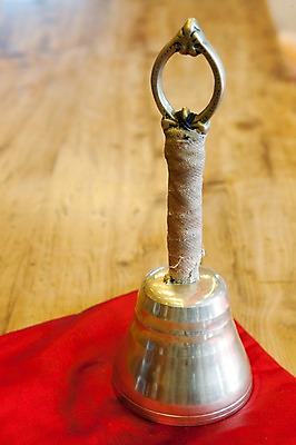 포토 JPG 종교 불교 실내 사람없음 부처님오신날 도구 오브젝트 요령 국내포토 기념일 내부 파일형식