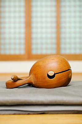 포토 JPG 종교 불교 실내 방석 사람없음 부처님오신날 도구 오브젝트 목탁 국내포토 기념일 내부 불교용품 파일형식