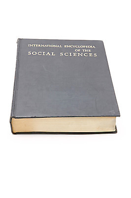 포토 JPG 스튜디오촬영 문자 알파벳 영어 계절 교육 컨셉 실내 누끼 사람없음 책 독서 가을 오브젝트 한권 양장본 사회과학 제목 표제 국내포토 1 내부 파일형식