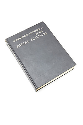 포토 JPG 스튜디오촬영 문자 알파벳 영어 계절 교육 컨셉 실내 누끼 사람없음 책 하이앵글 독서 가을 오브젝트 한권 양장본 사회과학 제목 표제 국내포토 1 뷰포인트 내부 파일형식