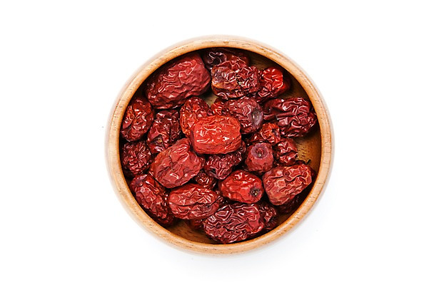 포토 JPG 스튜디오촬영 그릇 열매 재료 건조 실내 누끼 사람없음 치료 하이앵글 한의학 약재 한약재 약초 한약 오브젝트 대추 국내포토 식물 식기 뷰포인트 의학 내부 약 풀_식물 파일형식